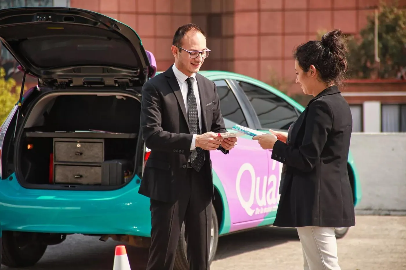 Entrega de póliza Quálitas en un cruce fronterizo